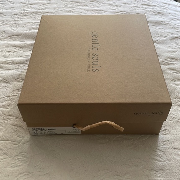 Sandals By Gentle Souls by Kenneth Cole - Picture 5 of 5